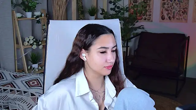 Snapshot of RebeckaThornton chatting on November 29, 2025, 8:36 am RebeckaThornton online show from November 29, 2025, 8:36 am