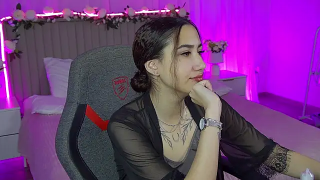 Snapshot of RebeckaThornton chatting on December 17, 2025, 7:46 am RebeckaThornton online show from December 17, 2025, 7:46 am