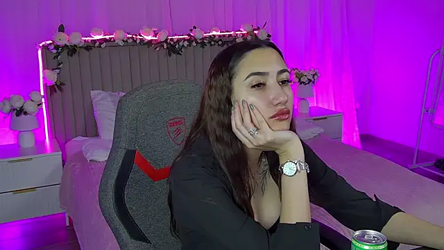 Snapshot of RebeckaThornton chatting on December 18, 2025, 9:58 am RebeckaThornton online show from December 18, 2025, 9:58 am