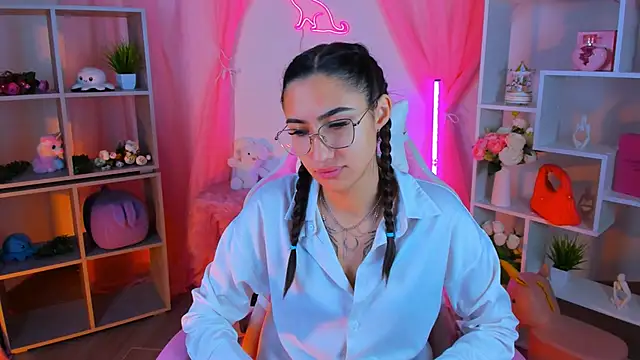 Snapshot of RebeckaThornton chatting on November 6, 2025, 8:07 am RebeckaThornton online show from November 6, 2025, 8:07 am