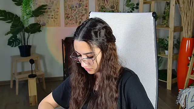 Snapshot of RebeckaThornton chatting on November 28, 2025, 9:42 am RebeckaThornton online show from November 28, 2025, 9:42 am