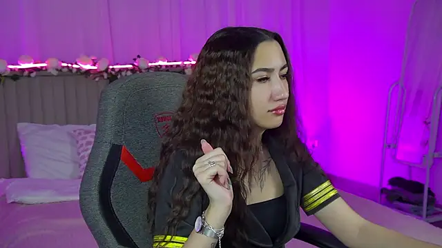 Snapshot of RebeckaThornton chatting on December 15, 2025, 9:48 am RebeckaThornton online show from December 15, 2025, 9:48 am