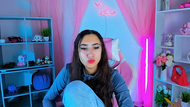 Snapshot of RebeckaThornton chatting on November 13, 2025, 9:02 am RebeckaThornton online show from November 13, 2025, 9:02 am