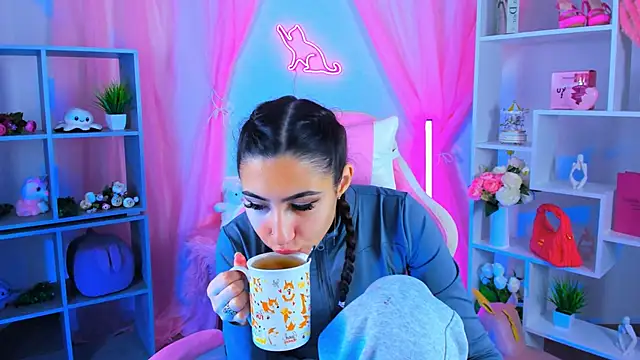 Snapshot of RebeckaThornton chatting on October 30, 2025, 6:23 am RebeckaThornton online show from October 30, 2025, 6:23 am