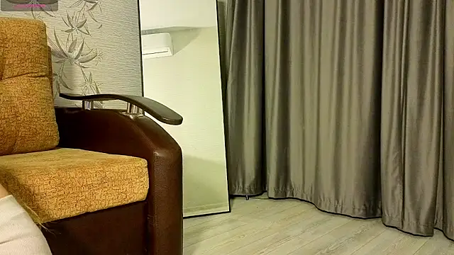 MissPompadure online show from April 12, 2026, 7:50 pm