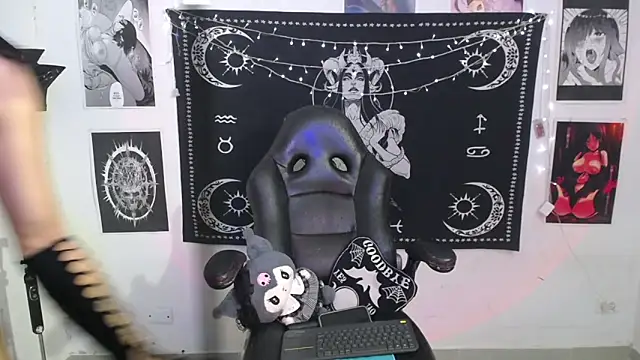 SweetDevil777  online show from November 18, 2025, 8:23 pm