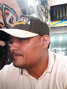 sexyandres 23 online show from June 4, 2026, 4:11 pm