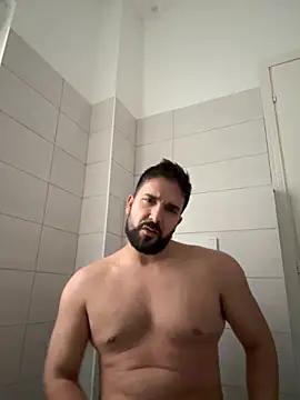 ReDiBastoni90 online show from October 18, 2025, 1:24 pm