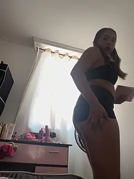 Snapshot of Emily_Joee chatting on October 23, 2025, 3:43 pm Emily Joee online show from October 23, 2025, 3:43 pm