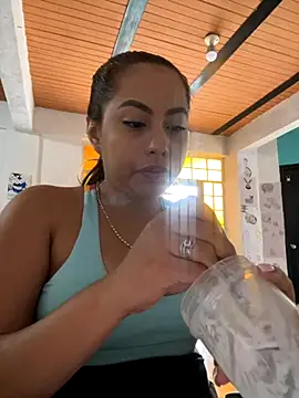 Snapshot of Emily_Joee chatting on November 20, 2025, 8:42 pm Emily Joee online show from November 20, 2025, 8:42 pm