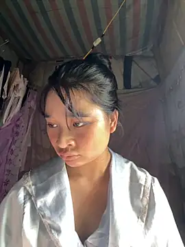 Linh-xxx online show from October 13, 2025, 6:59 am