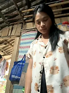 Linh-xxx online show from October 14, 2025, 2:23 am