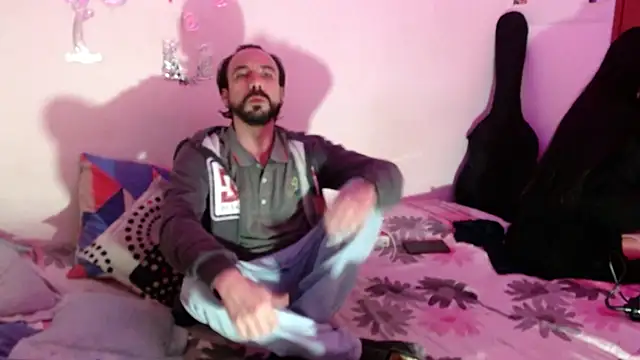 Isis Robert online show from October 19, 2025, 2:14 am