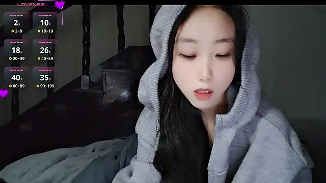 Snapshot of hyp0crite chatting on October 29, 2025, 3:11 pm hyp0crite online show from October 29, 2025, 3:11 pm