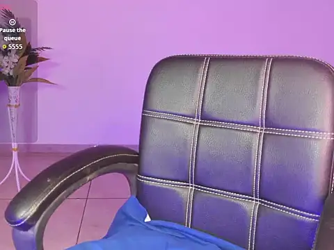 Snapshot of Rashiii_ chatting on December 1, 2025, 8:10 pm Rashiii online show from December 1, 2025, 8:10 pm