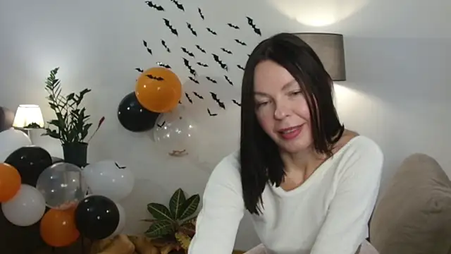 LittleNicolee online show from October 26, 2025, 2:50 pm