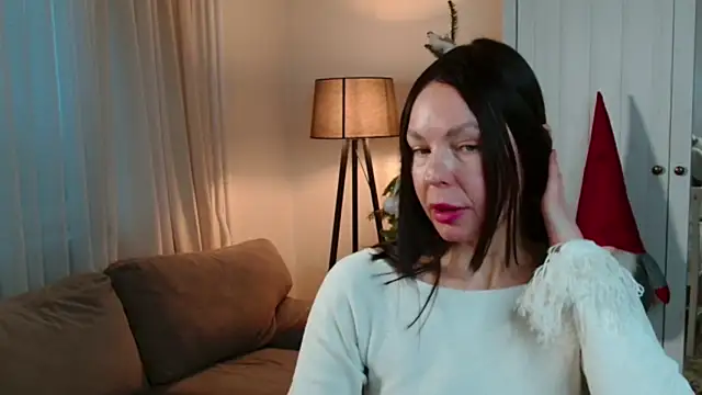 LittleNicolee online show from December 21, 2025, 1:46 pm