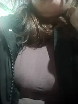 YiyinLy online show from December 14, 2025, 12:22 pm