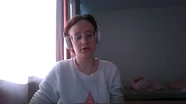 LuckySLove online show from June 19, 2026, 4:02 pm