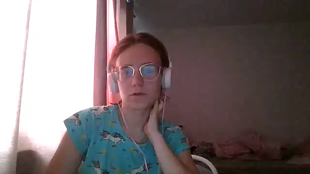 LuckySLove online show from July 9, 2026, 5:01 pm