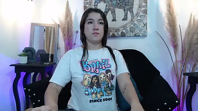 Snapshot of ZharaGag_on_u chatting on November 6, 2025, 12:31 pm ZharaGag on u online show from November 6, 2025, 12:31 pm