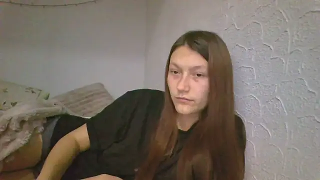 Snapshot of luna_tt chatting on December 19, 2025, 6:43 pm luna tt online show from December 19, 2025, 6:43 pm