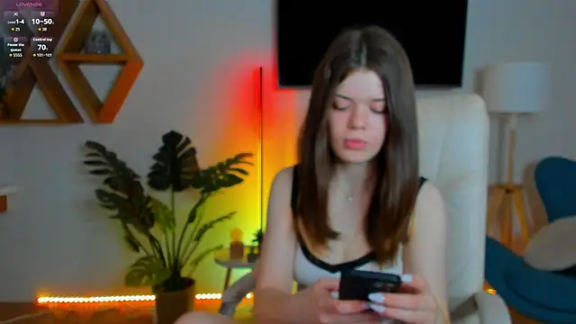 Hot  Tiny online show from March 4, 2026, 7:32 pm