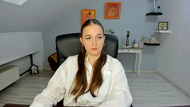 AnneWilsonn online show from November 9, 2025, 8:51 am