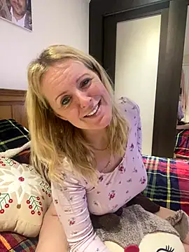 Snapshot of madamlillyrose chatting on December 18, 2025, 8:52 am madamlillyrose online show from December 18, 2025, 8:52 am