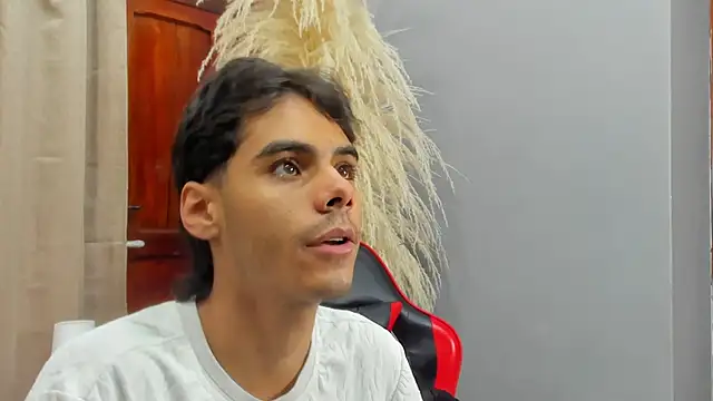 Snapshot of Kendra_and_liam chatting on October 15, 2025, 11:40 am Kendra and liam online show from October 15, 2025, 11:40 am