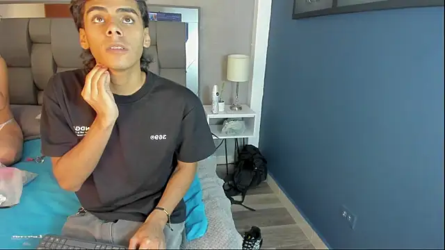 Snapshot of Kendra_and_liam chatting on November 7, 2025, 12:42 pm Kendra and liam online show from November 7, 2025, 12:42 pm