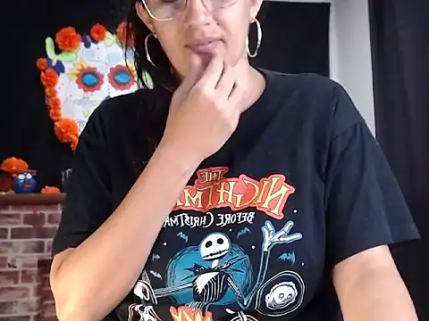 Lucyy Naugthy online show from November 16, 2025, 1:16 pm