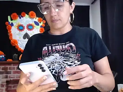 Lucyy Naugthy online show from November 21, 2025, 11:53 am