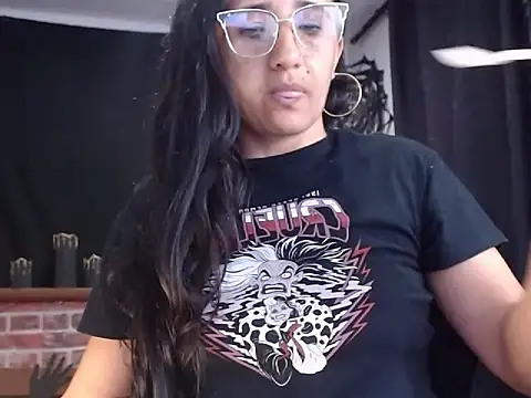 Lucyy Naugthy online show from October 20, 2025, 12:27 pm