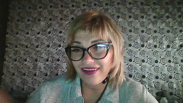 Snapshot of Lia_Ray chatting on November 18, 2025, 9:40 pm Lia Ray online show from November 18, 2025, 9:40 pm