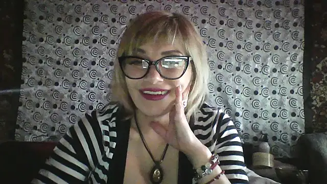 Snapshot of Lia_Ray chatting on November 24, 2025, 8:31 pm Lia Ray online show from November 24, 2025, 8:31 pm