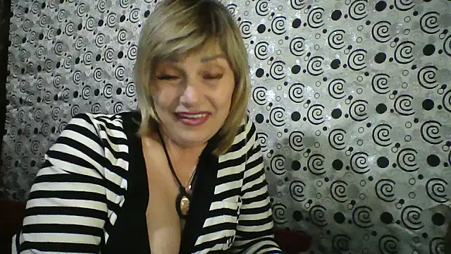Snapshot of Lia_Ray chatting on October 21, 2025, 7:57 pm Lia Ray online show from October 21, 2025, 7:57 pm