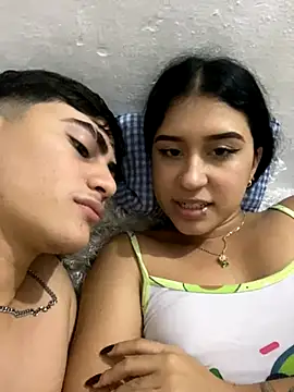 Snapshot of cristalxxx_hott chatting on November 29, 2025, 4:12 am cristalxxx hott online show from November 29, 2025, 4:12 am