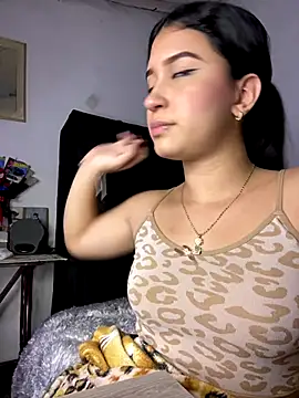 Snapshot of cristalxxx_hott chatting on November 27, 2025, 4:02 am cristalxxx hott online show from November 27, 2025, 4:02 am