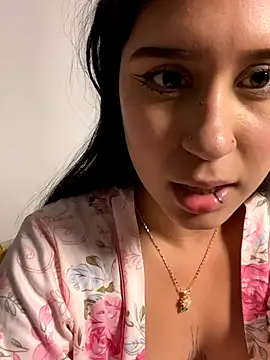 Snapshot of cristalxxx_hott chatting on October 18, 2025, 3:19 am cristalxxx hott online show from October 18, 2025, 3:19 am