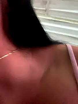 Snapshot of cristalxxx_hott chatting on November 7, 2025, 1:32 am cristalxxx hott online show from November 7, 2025, 1:32 am