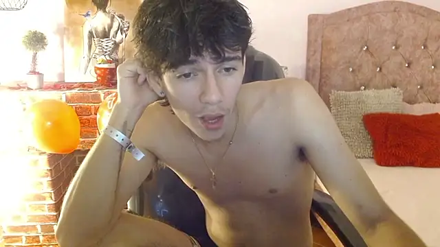 AmethystShadow17 online show from February 15, 2026, 1:21 pm