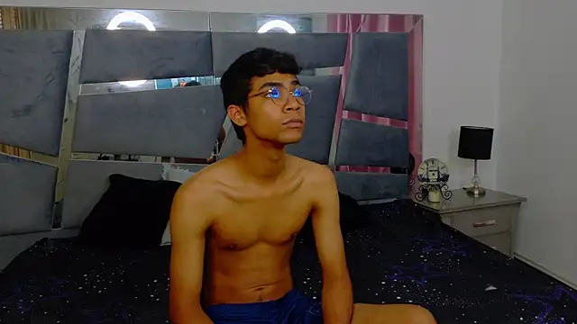 Snapshot of Desire4Duo chatting on November 28, 2025, 1:22 pm Desire4Duo online show from November 28, 2025, 1:22 pm