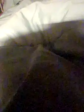 Snapshot of Ersie77 chatting on November 5, 2025, 4:15 am Ersie77 online show from November 5, 2025, 4:15 am