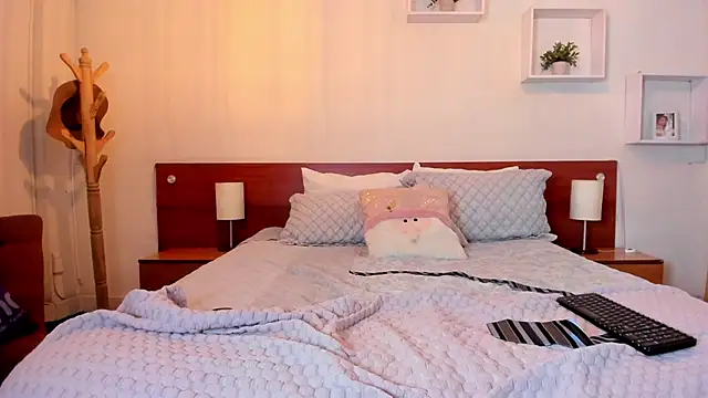 Snapshot of Cat__Moon__ chatting on November 21, 2025, 9:03 pm Cat Moon online show from November 21, 2025, 9:03 pm