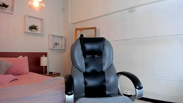 Snapshot of Cat__Moon__ chatting on November 5, 2025, 8:01 pm Cat Moon online show from November 5, 2025, 8:01 pm