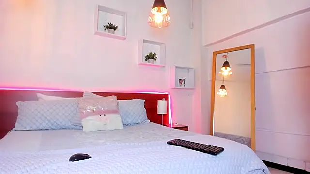 Snapshot of Cat__Moon__ chatting on November 19, 2025, 7:14 pm Cat Moon online show from November 19, 2025, 7:14 pm