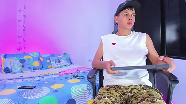 Axel Cody  online show from December 19, 2025, 11:45 am