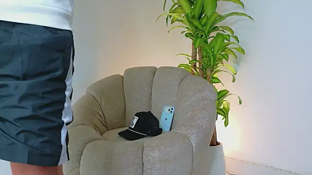 Axel Cody  online show from May 15, 2026, 1:53 pm