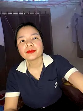 Snapshot of Listen-ly chatting on December 3, 2025, 1:50 am Listen-ly online show from December 3, 2025, 1:50 am